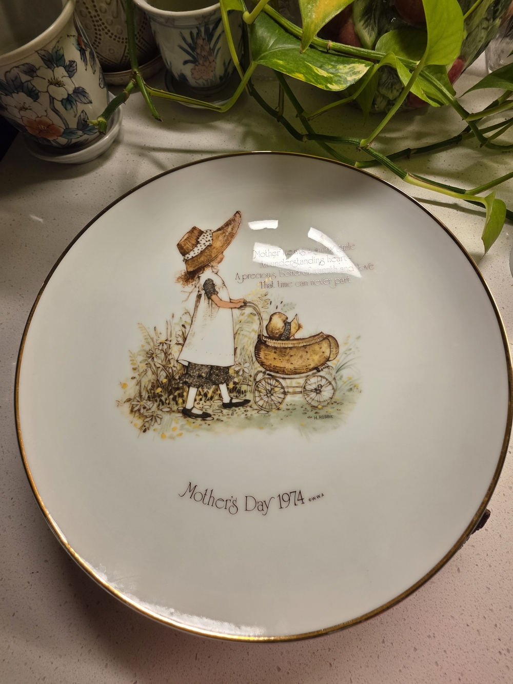 Vintage Mother's Day 1974 Decorative Plate in White and Gold